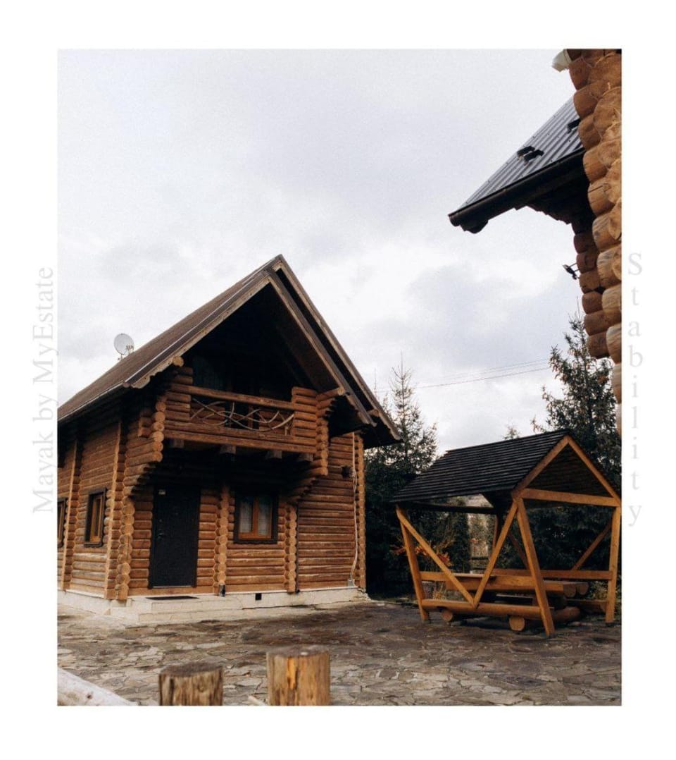 Property building, Facade/entrance, Day