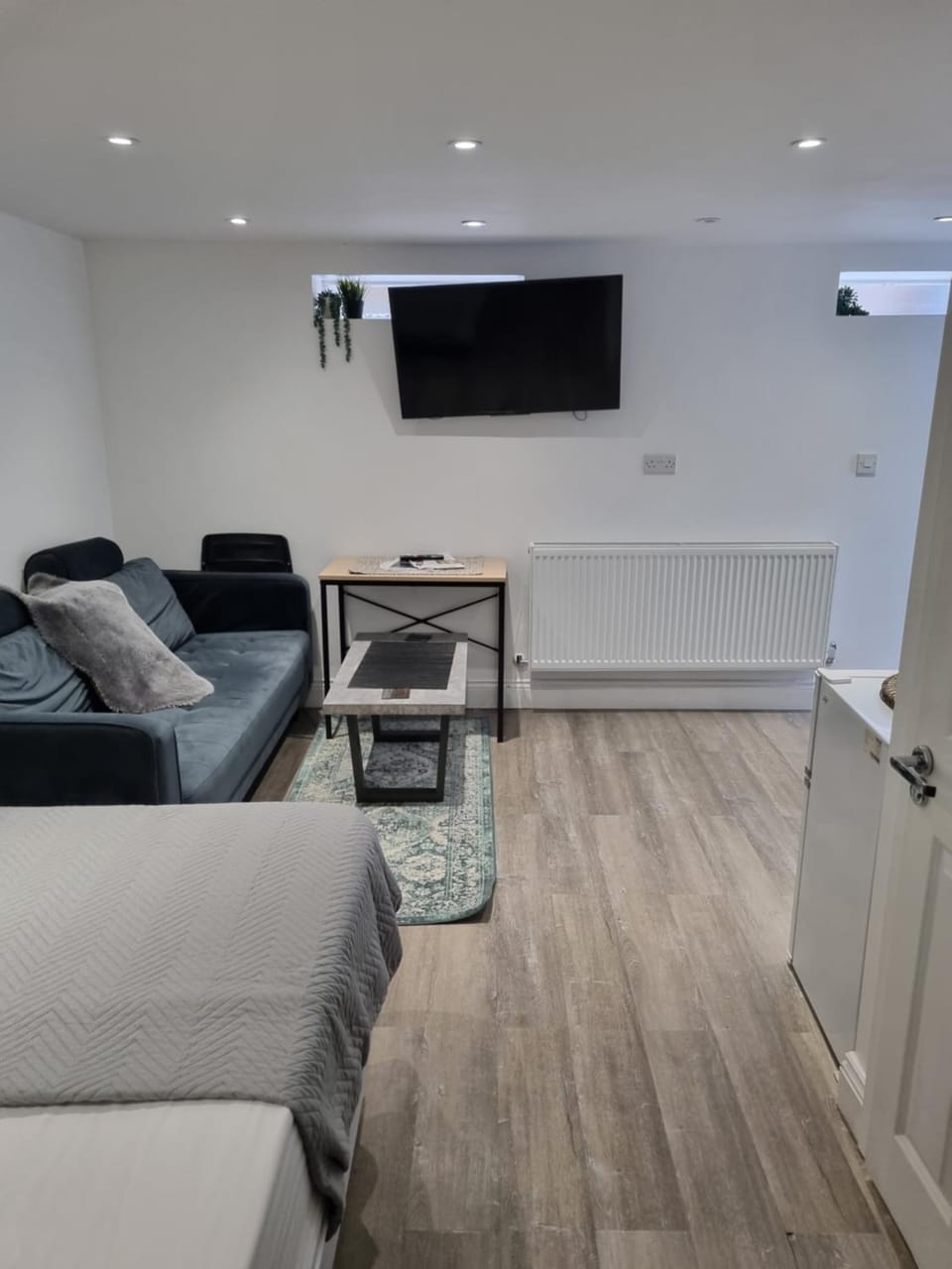 Modern self contain studio Own Private Access Apartment in London