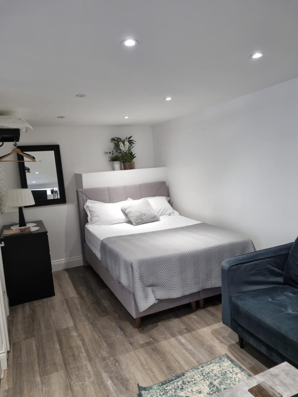 Modern self contain studio Own Private Access Apartment in London