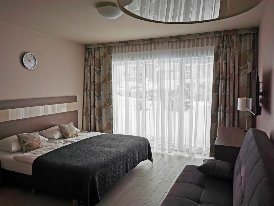 Bed, Living room, Photo of the whole room, Seating area, Bedroom