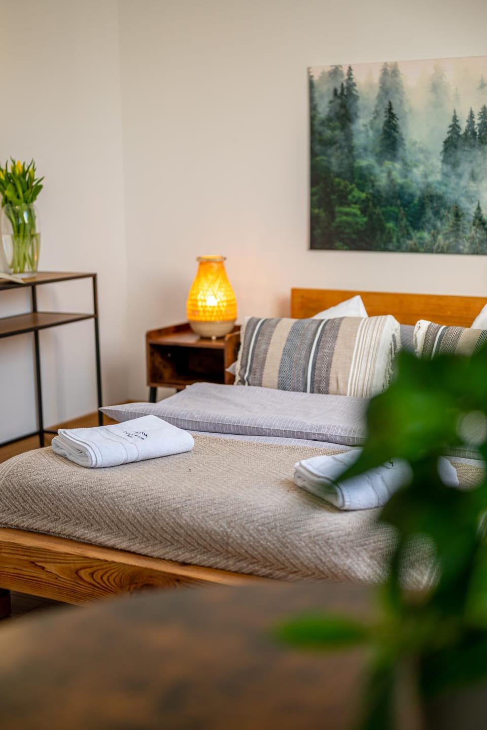 Bed, Photo of the whole room, Seating area, Bedroom