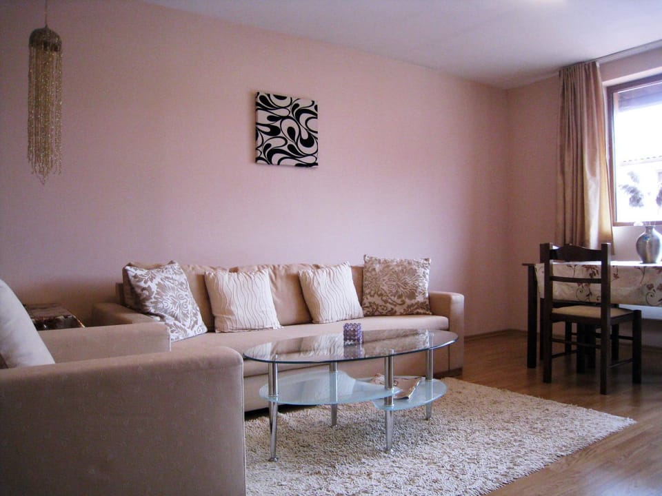 Solar nest with fireplace and mountain view - near ski lift and center Apartment in Bansko