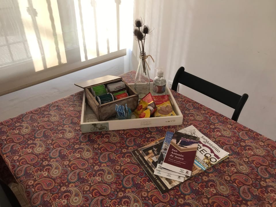 PAZ EN LA CIUDAD, en el centro, con WIFI y cochera privada House in San Antonio de Areco
