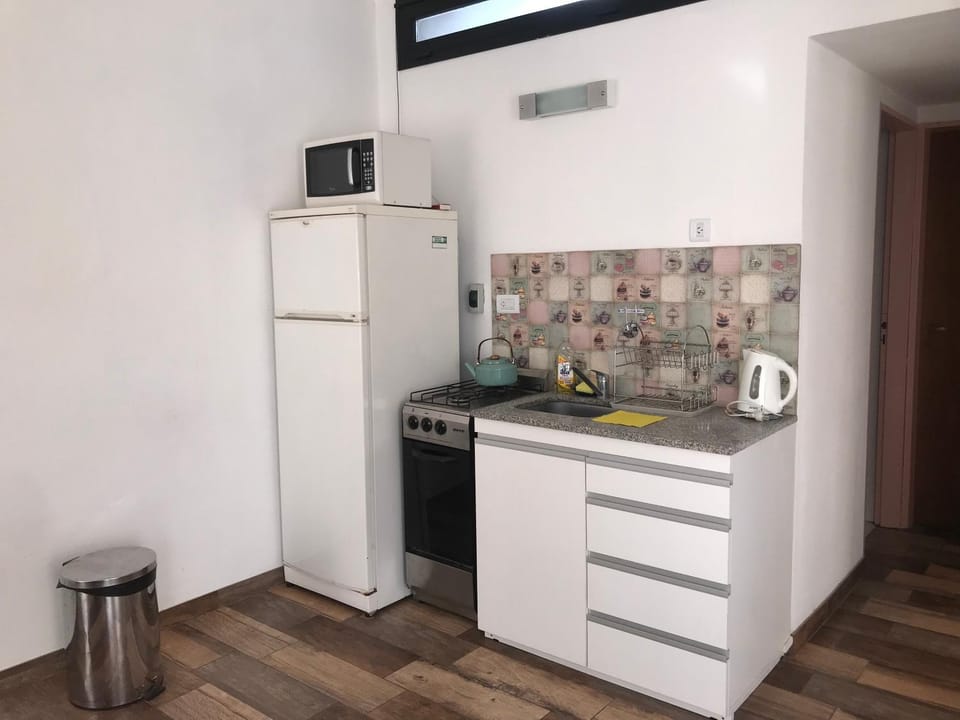 PAZ EN LA CIUDAD, en el centro, con WIFI y cochera privada House in San Antonio de Areco