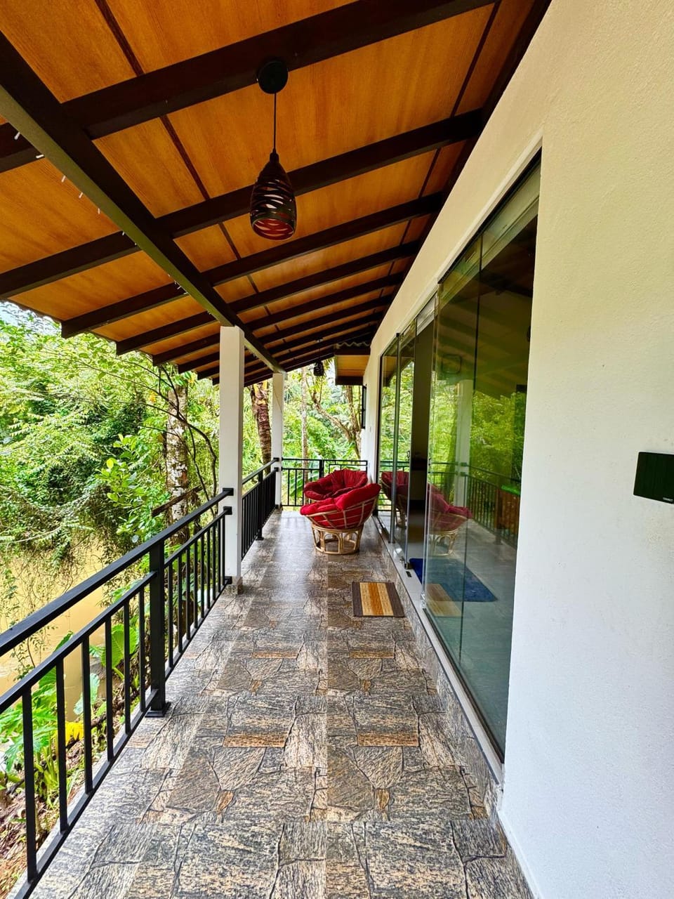 Rainforest River Bay Bed and Breakfast in Southern Province