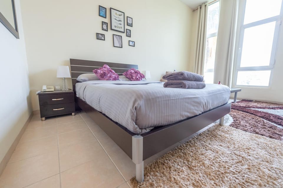 Photo of the whole room, Bedroom, towels