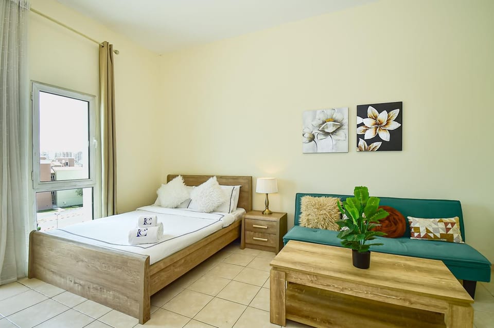 Bed, Living room, Photo of the whole room, Seating area, Bedroom, towels