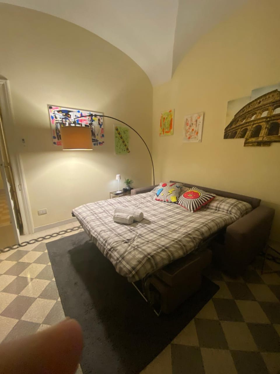 Bed, Living room, Bedroom, towels