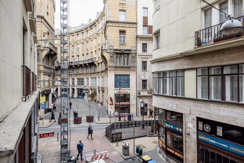 Neighbourhood, Street view