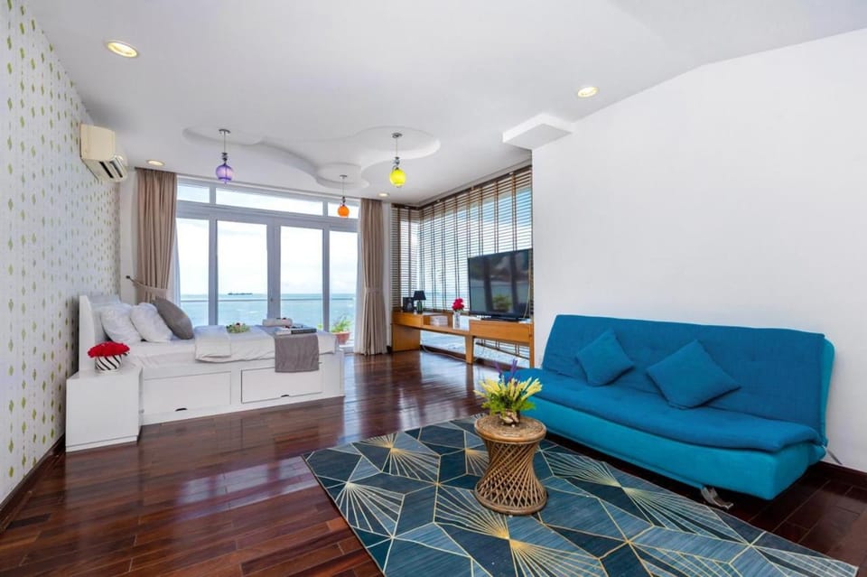 Palm Villa 23 (Beachfront Pool Villa Vung Tau with an Ocean view and Karaoke, Billards) Villa in Vung Tau