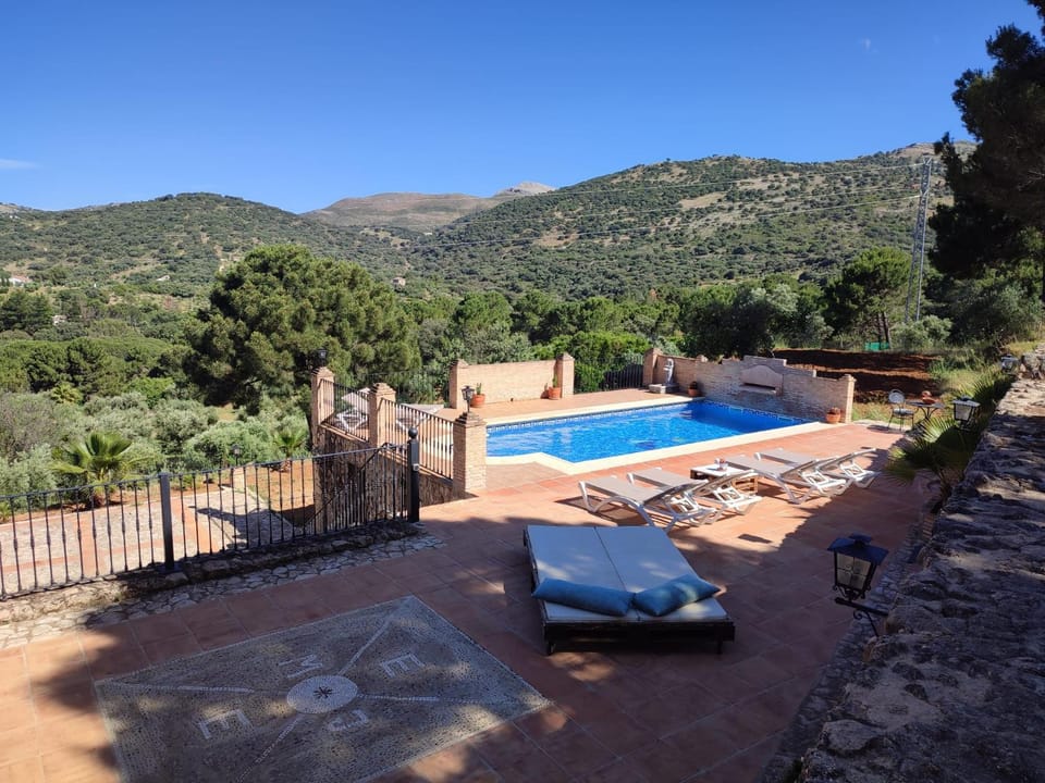Mountain view, Pool view, sunbed