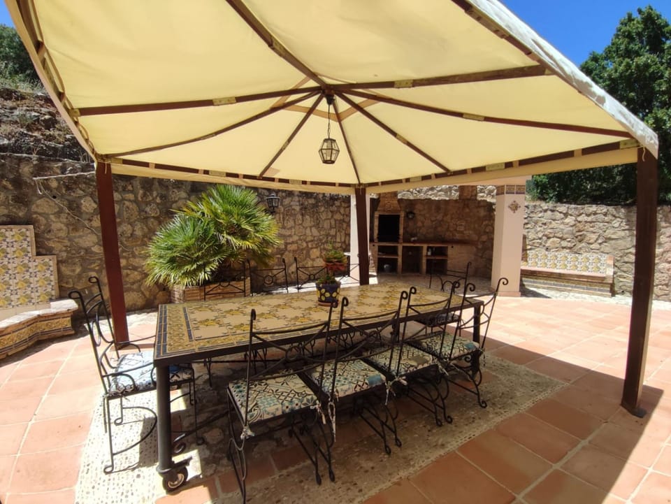 BBQ facilities, Dining area