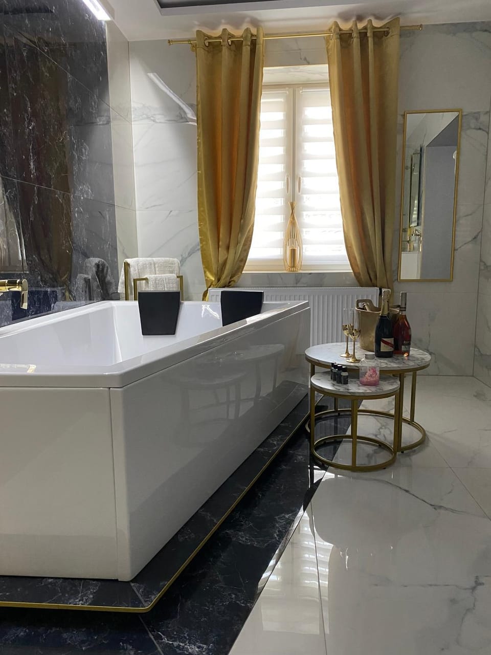 Bathroom, Drinks, Alcoholic drinks, Bath, heating