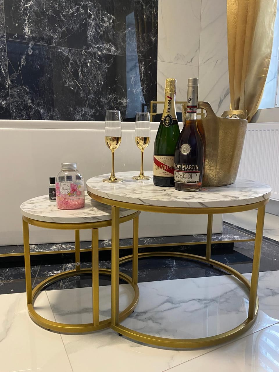 Bathroom, Drinks, Alcoholic drinks, Bath
