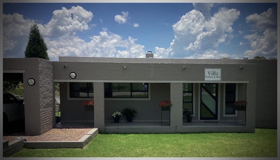 Property building, Facade/entrance, Day