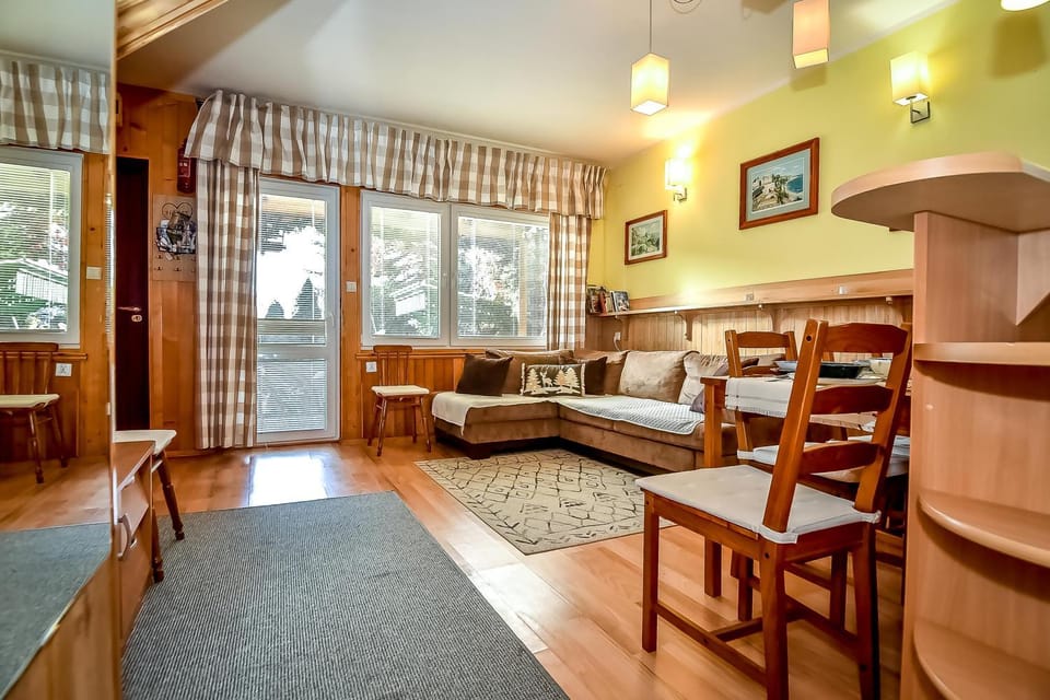 Living room, Photo of the whole room, Seating area