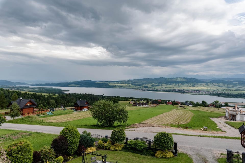 Day, Neighbourhood, Natural landscape, Bird's eye view, Garden view, Lake view, Landmark view, Mountain view, River view