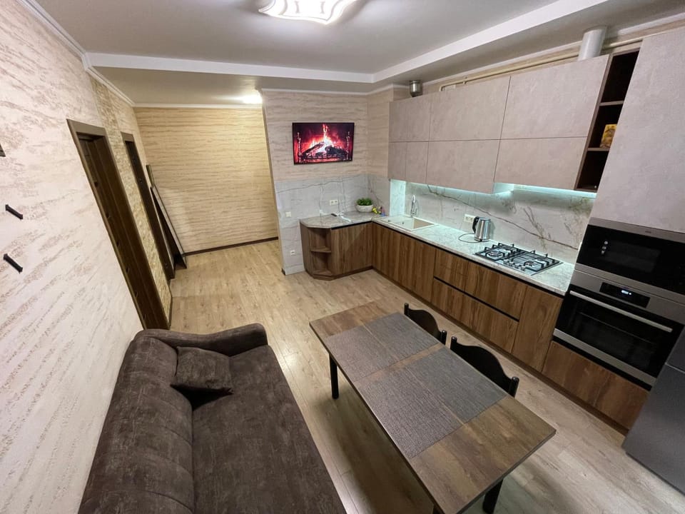Тиха квартира з балконом в центрі біля Оперного театру! Apartment in Lviv