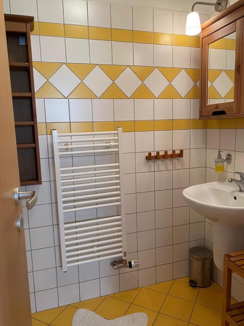 Shower, Bathroom, towels