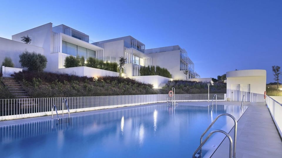 Property building, Swimming pool