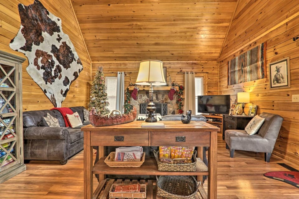 Smoky Mountains Cabin < 1 Mi to Douglas Lake Cabin in Douglas Lake