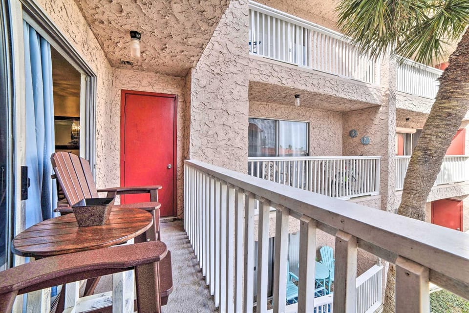 Coastal Condo w/ Dock Access, 2 Miles to Beach! House in North Padre Island