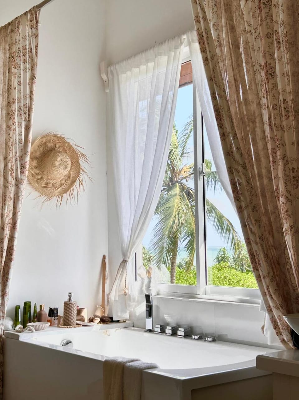 Golden Beach Paradise Hotel in Southern Province