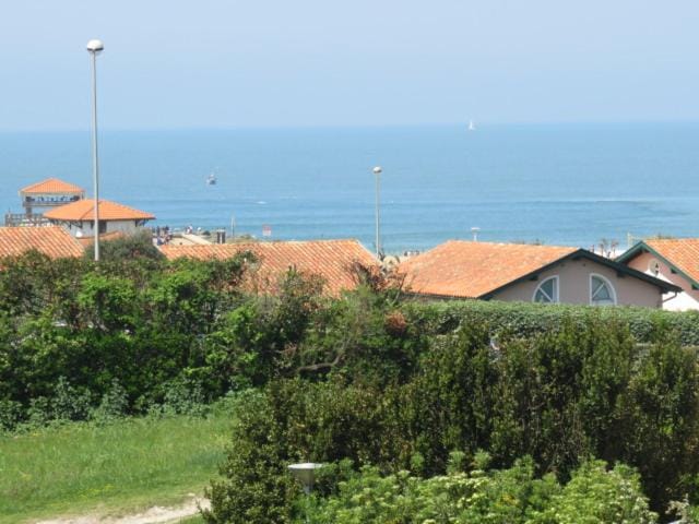 ANGLET-BIARRITZ Studio vue Mer - Terrasse + Garage Apartment in Anglet