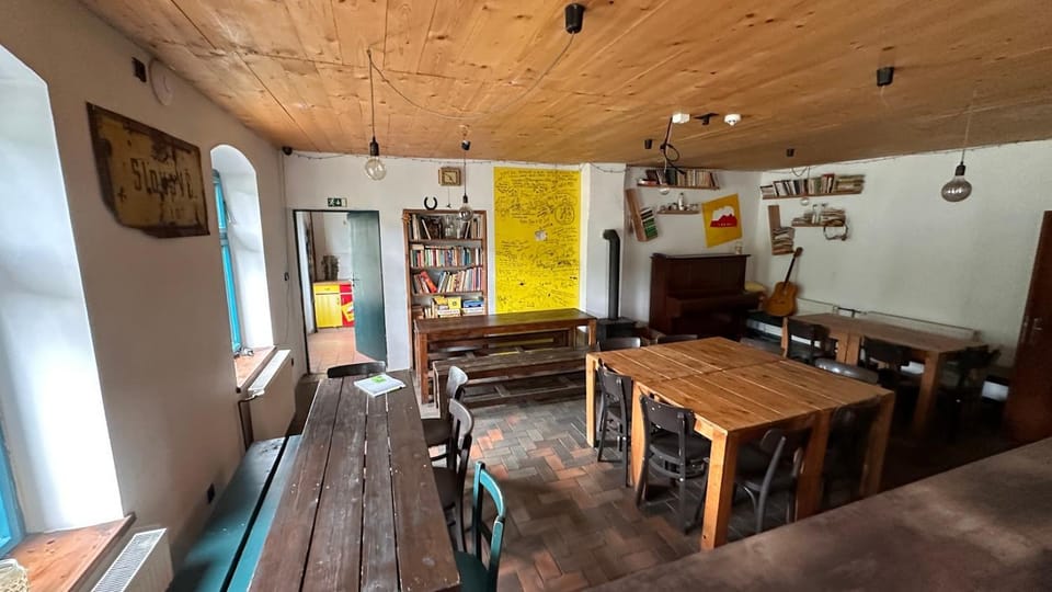 Kitchen or kitchenette, Seating area, Dining area