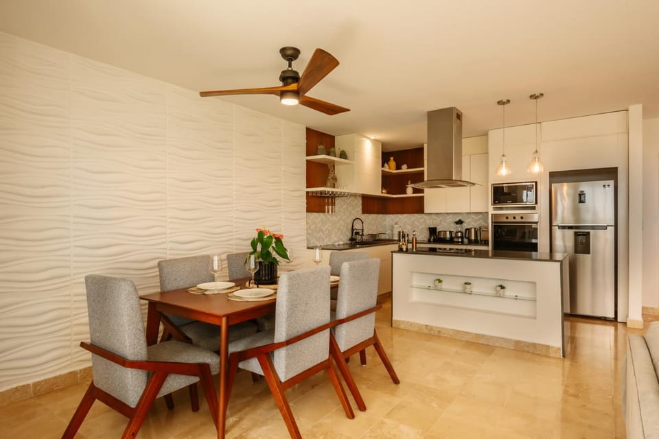 Dining area, oven, toaster
