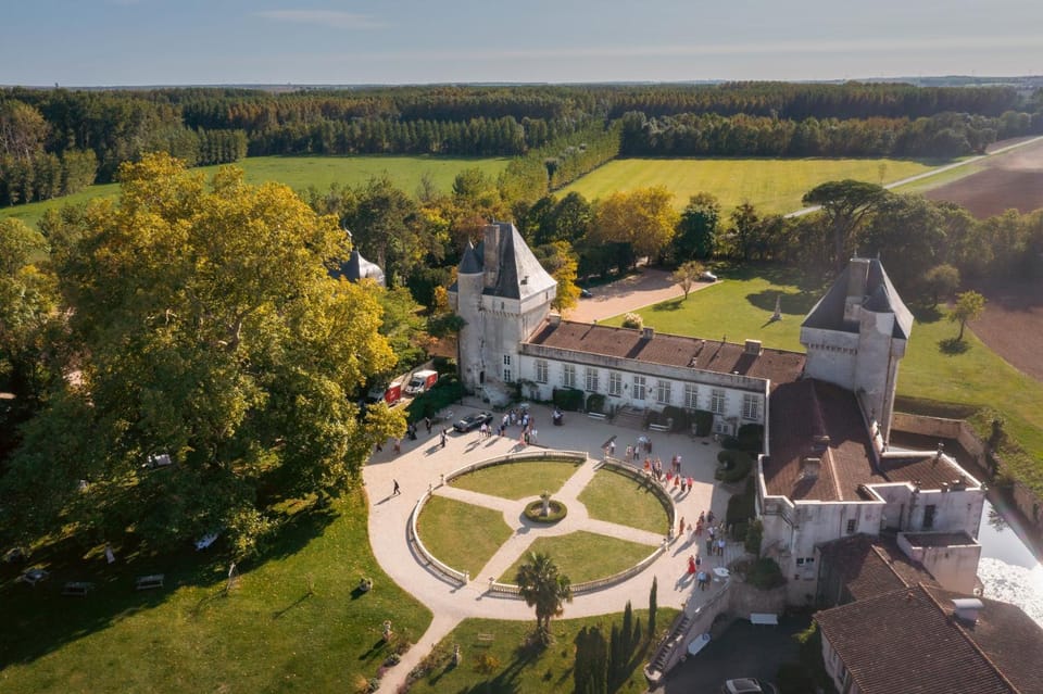 Chateau de Mornay Apartment in Nouvelle-Aquitaine