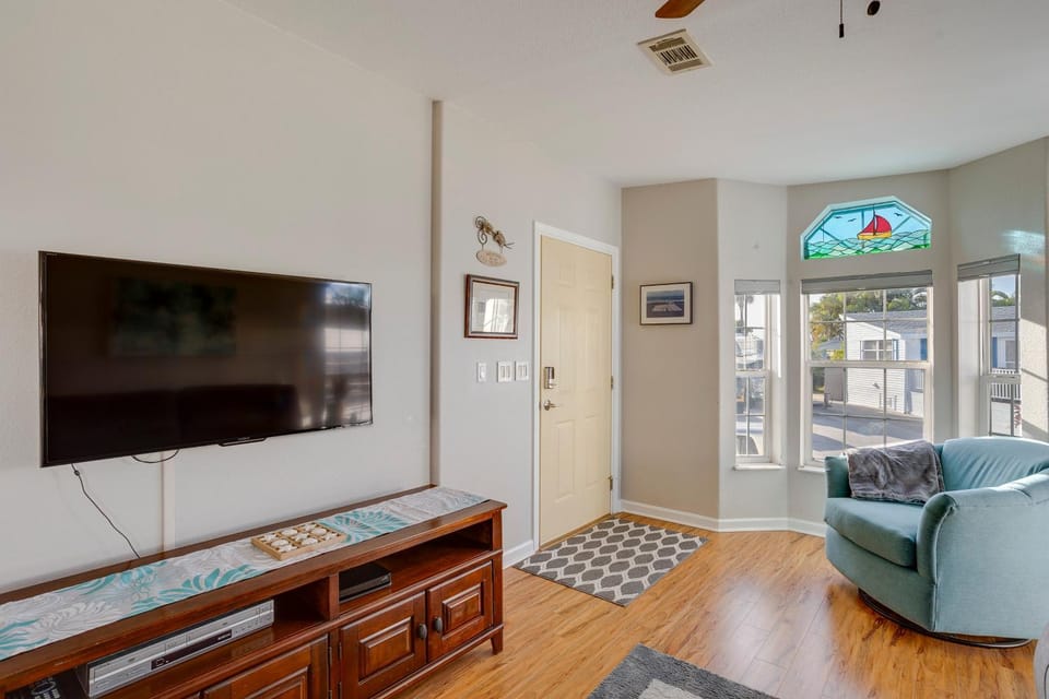 Nettles Island Jensen Beach Home: Walk to Ocean! House in Hutchinson Island