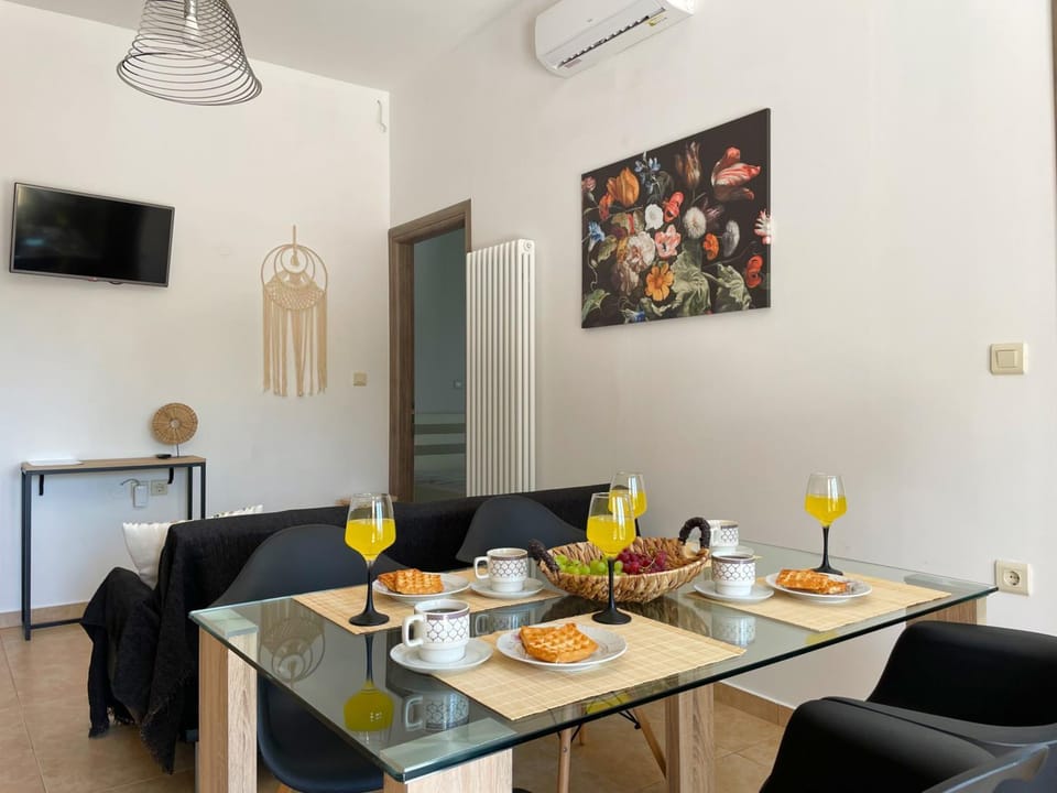 Living room, Dining area, Dinner