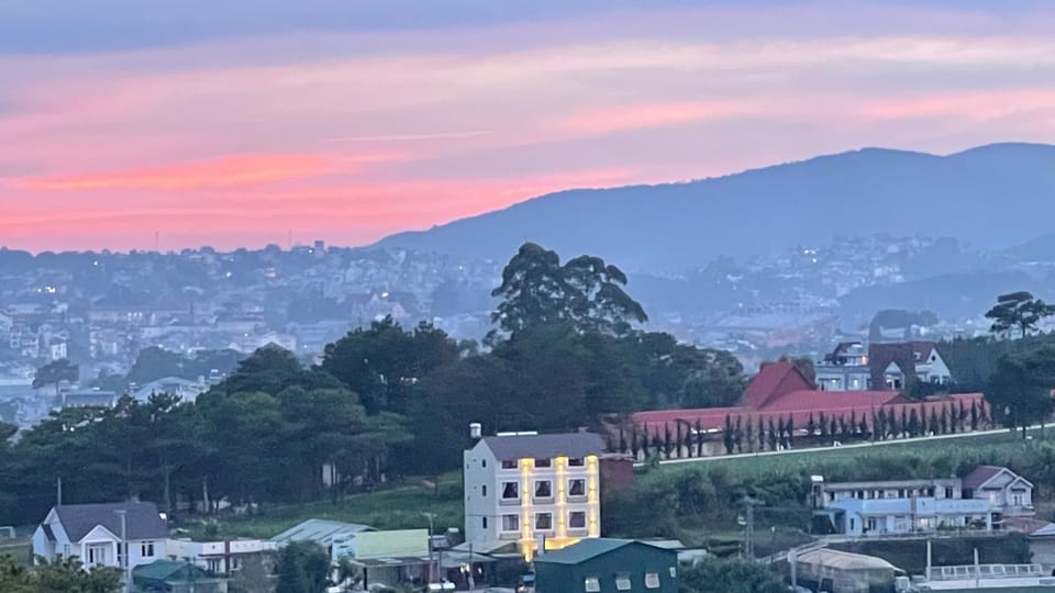 Nearby landmark, Neighbourhood, Natural landscape, Hiking, Mountain view, Sunrise, Sunset