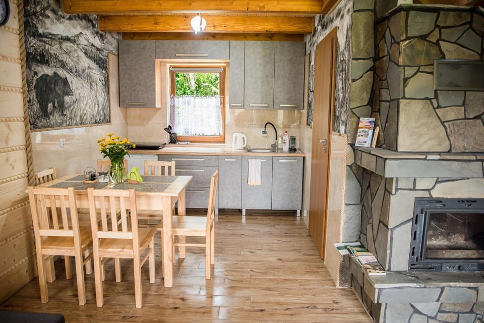 Kitchen or kitchenette, pet friendly, stove