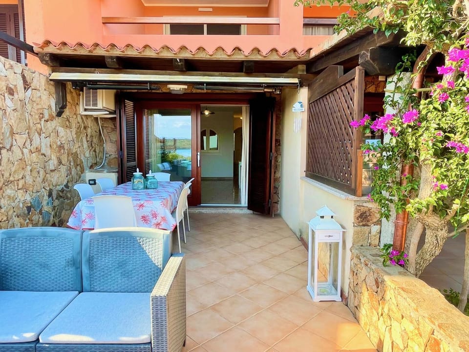 Patio, Dining area