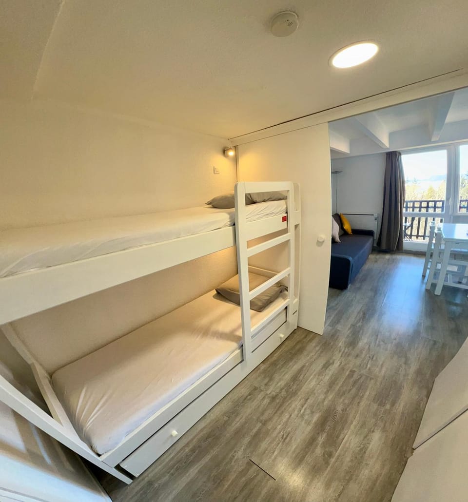 Bed, Bedroom, bunk bed