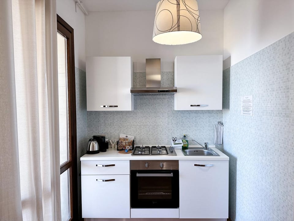Coffee/tea facilities, Kitchen or kitchenette, pet friendly, stove
