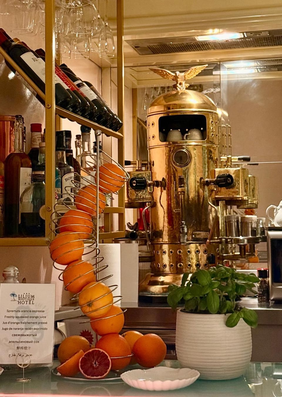 Lounge or bar, Food and drinks, Drinks