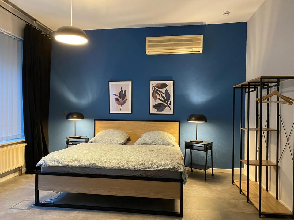 Bed, Photo of the whole room, Bedroom, air conditioner