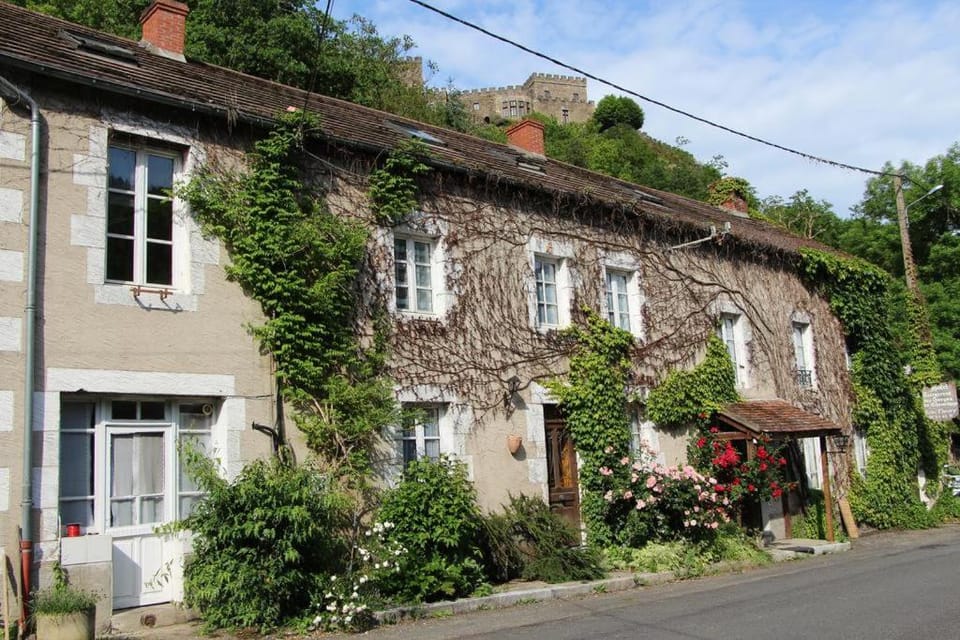 Hotel Restaurant Les Gorges de Chouvigny Hotel in Auvergne-Rhône-Alpes
