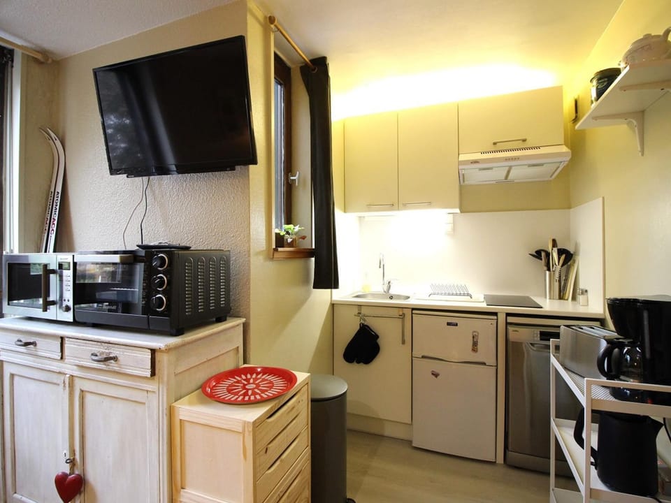 Charmant studio au Mont-Dore - Parking privé, pour 3 pers. - FR-1-608-219 Apartment in Auvergne-Rhône-Alpes