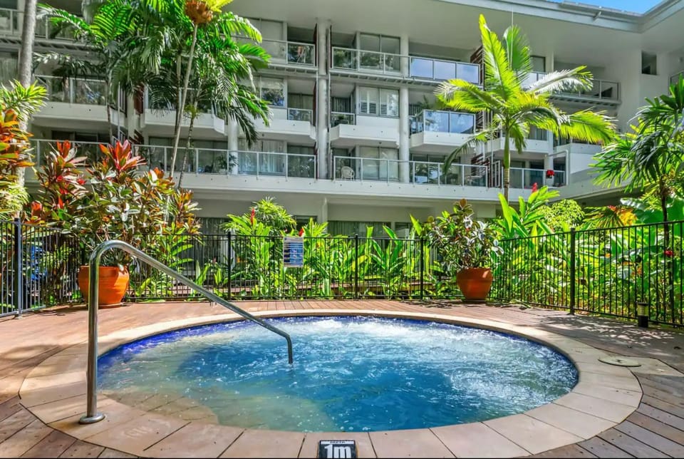 Garden, Hot Tub