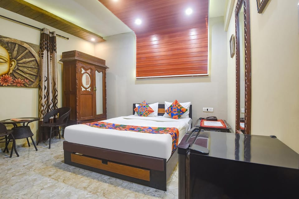 Bed, Photo of the whole room, Bedroom, hair dresser, wardrobe