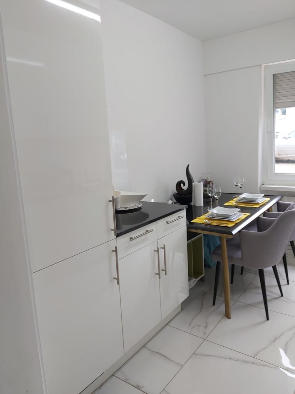 Kitchen or kitchenette, Dining area