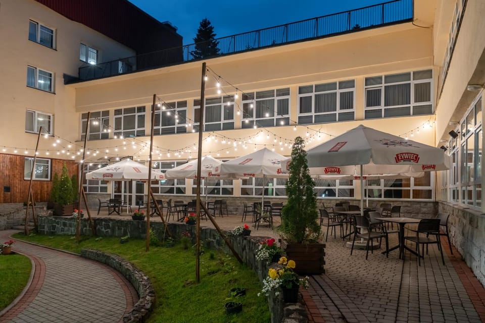 Patio, Restaurant/places to eat, Night