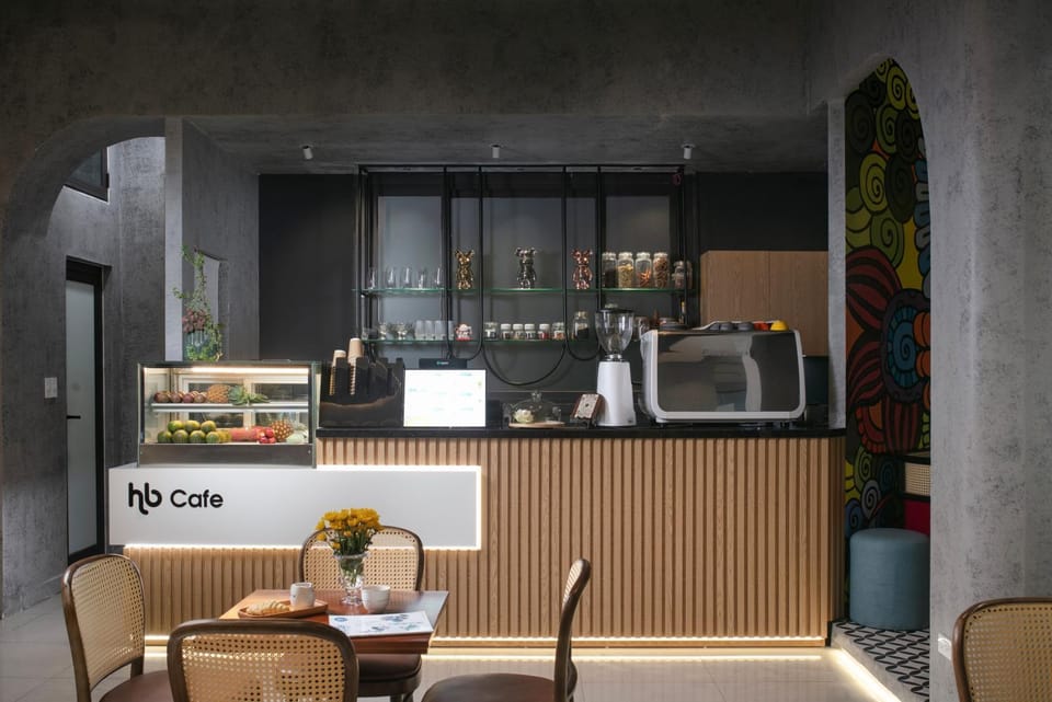 HB Serviced Apartment - Lạc Long Quân Apartment in Laos