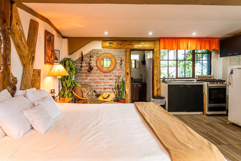 Bed, Kitchen or kitchenette, Bedroom, stove