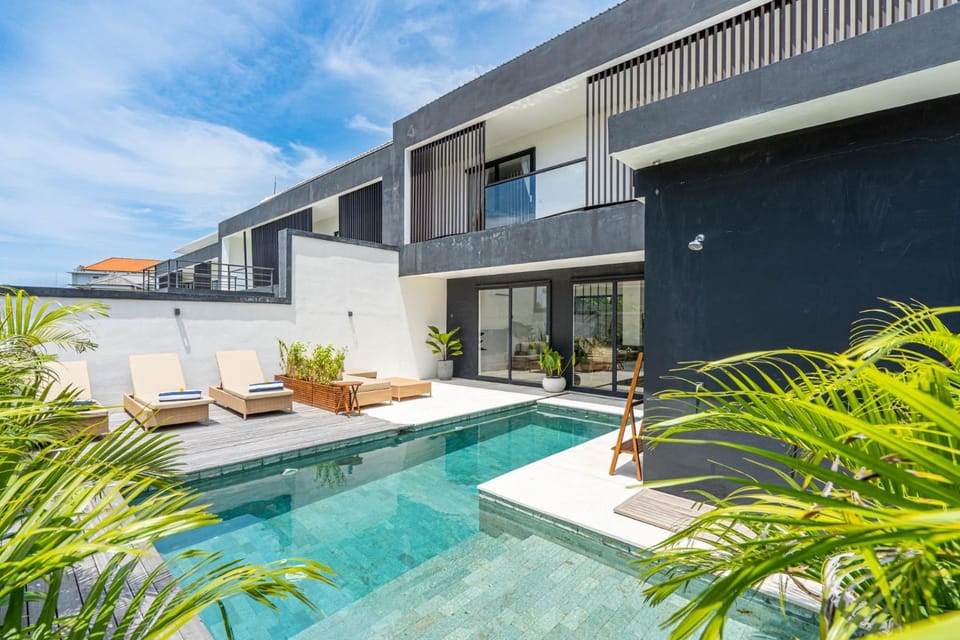 Property building, Pool view, Swimming pool, sunbed