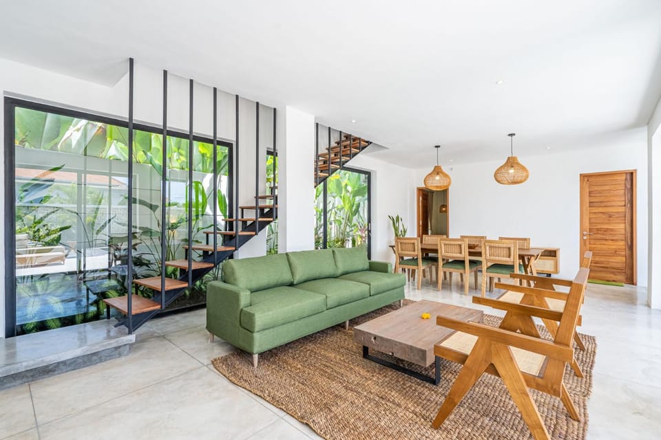 View (from property/room), Living room, Seating area, Dining area